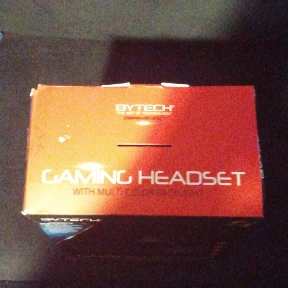 Gaming head phones that can be used for Nintendo, Xbox, Playstation, and PC.